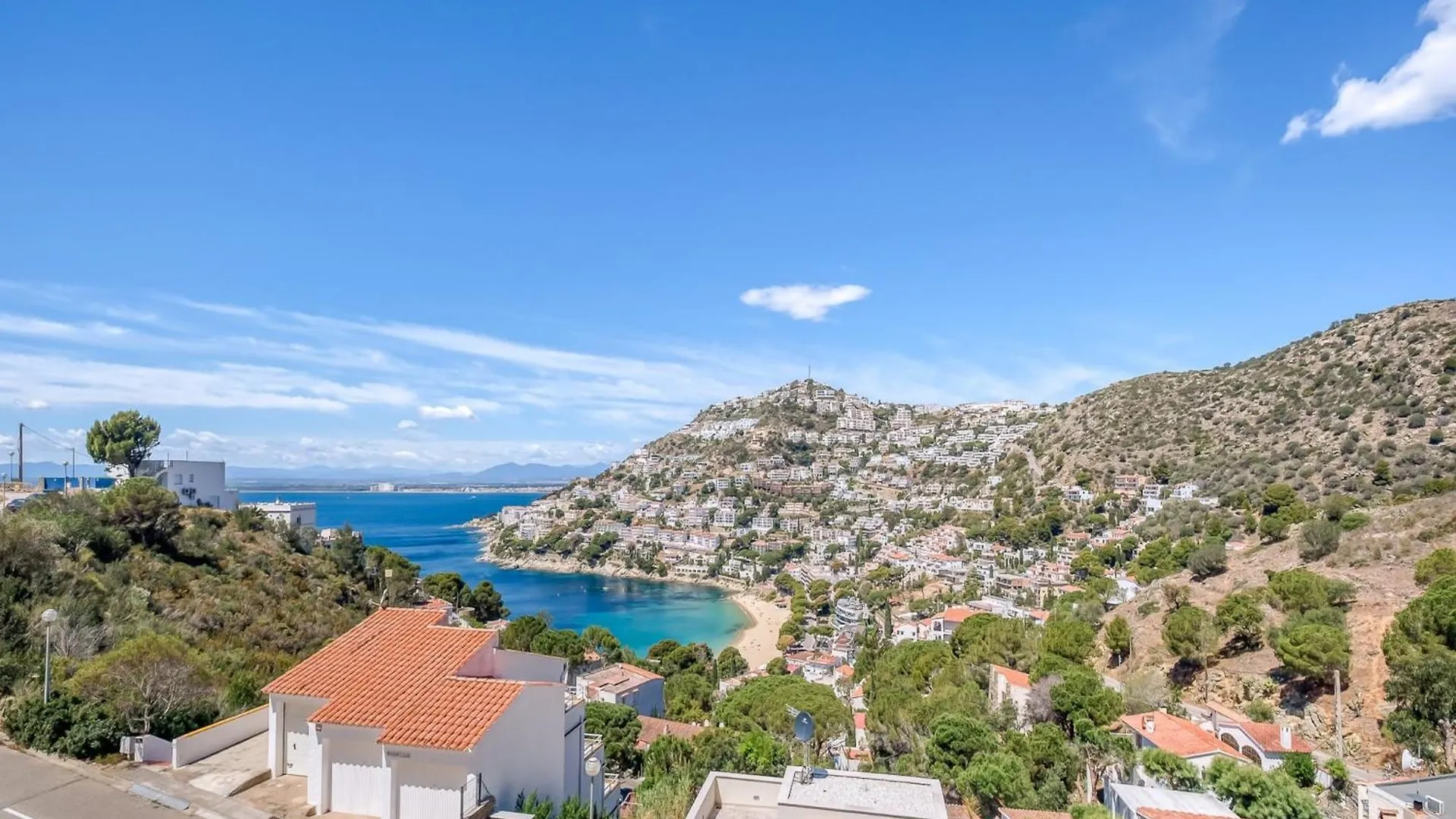 Bright Apartment In Nature Montjoi