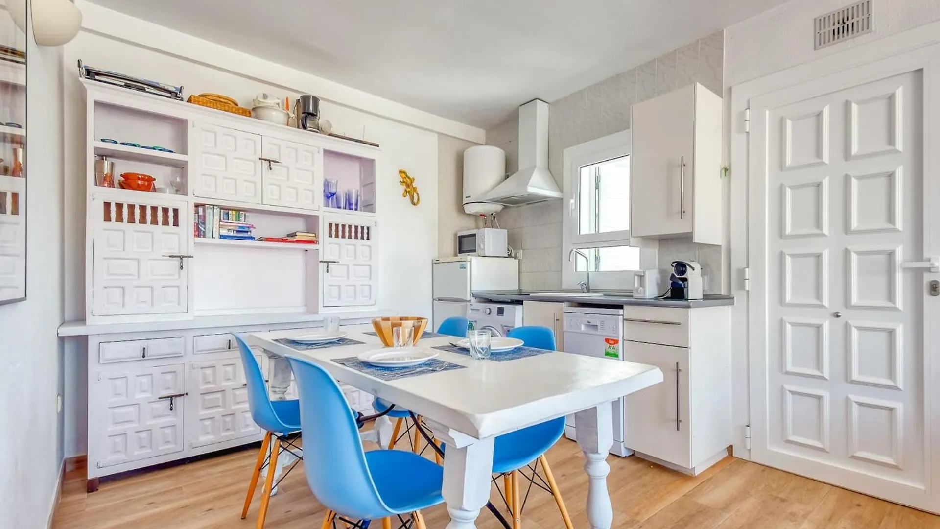Bright Apartment In Nature Montjoi