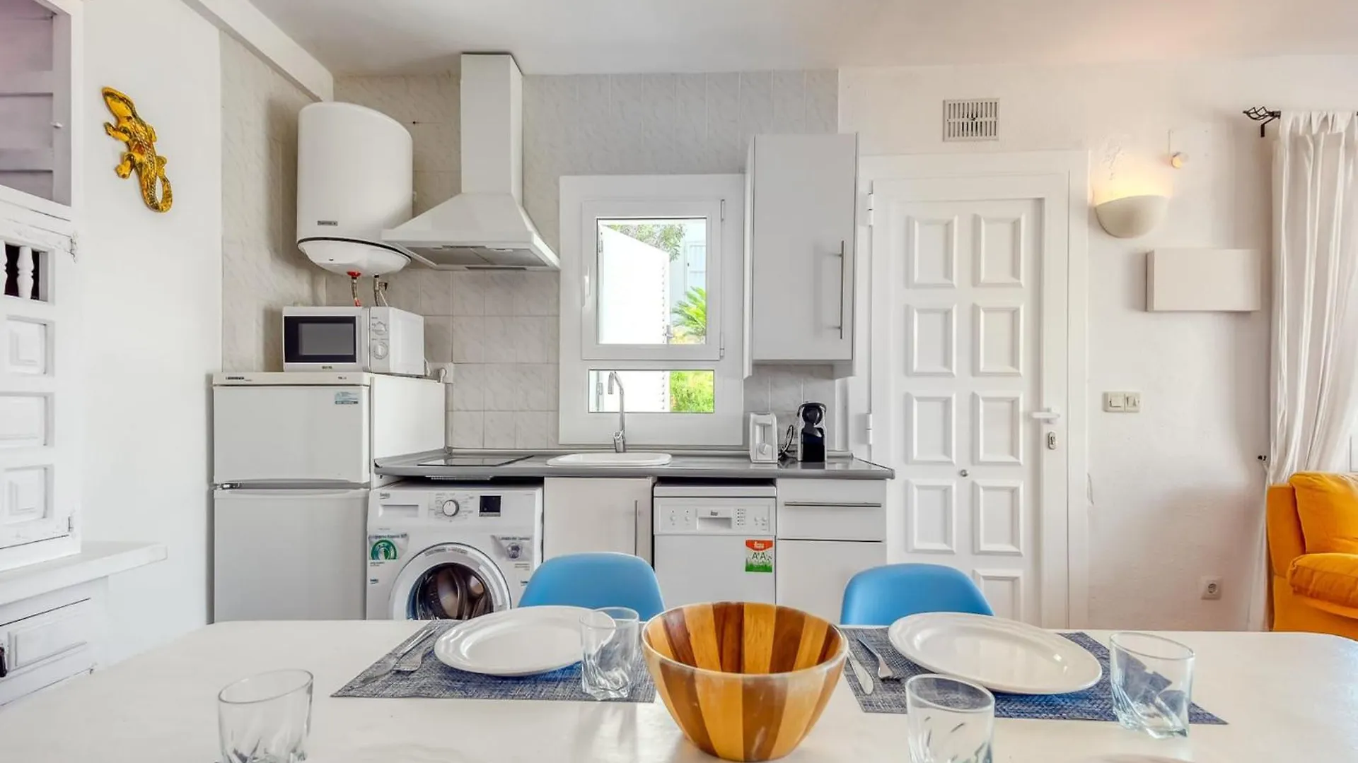 Bright Apartment In Nature Montjoi