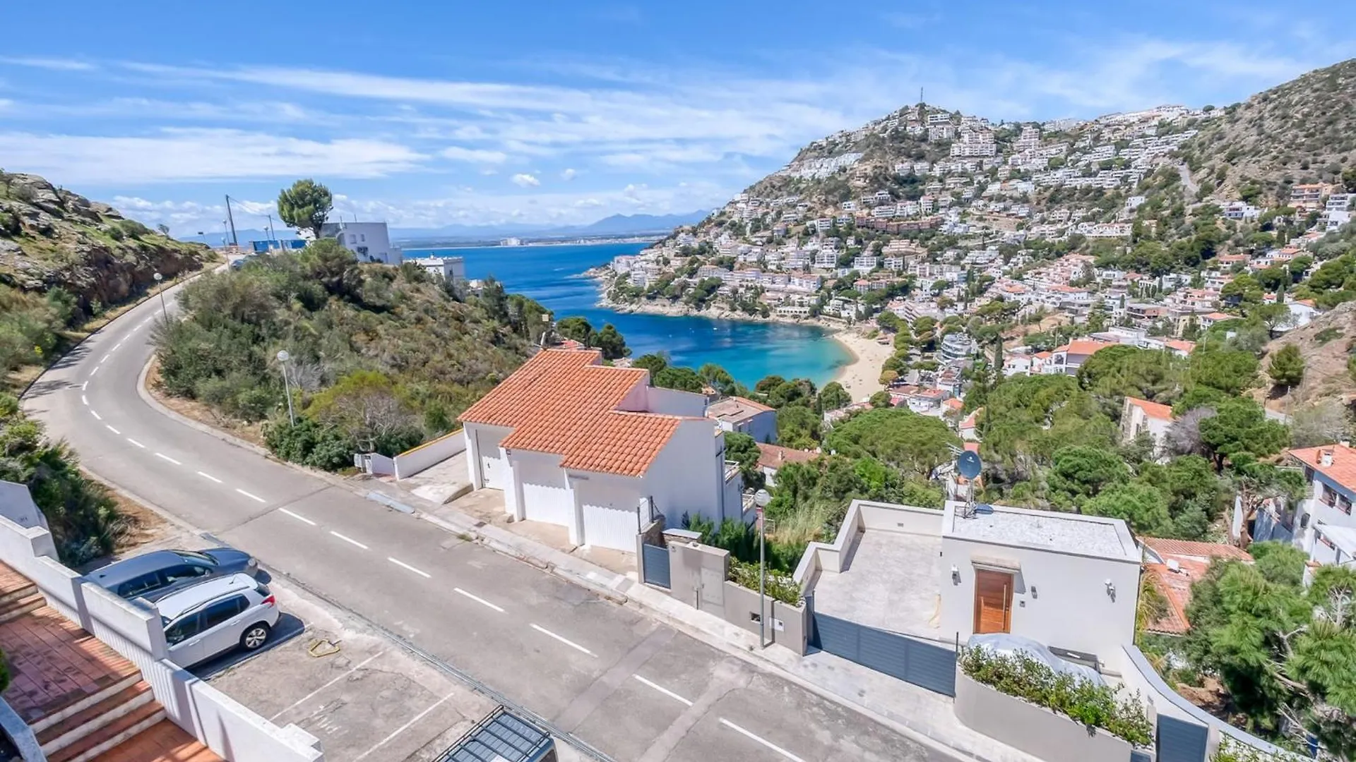 Bright Apartment In Nature Montjoi 0*,