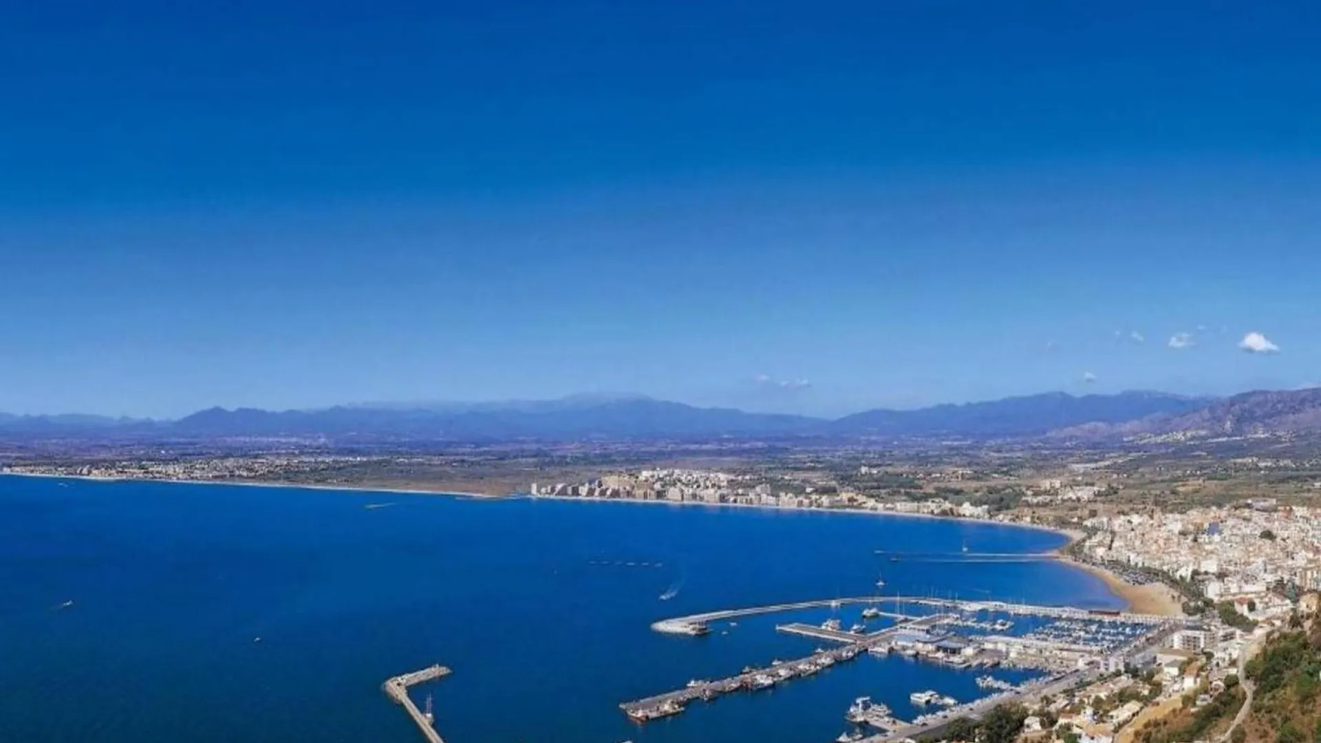 Bright Apartment In Nature Montjoi